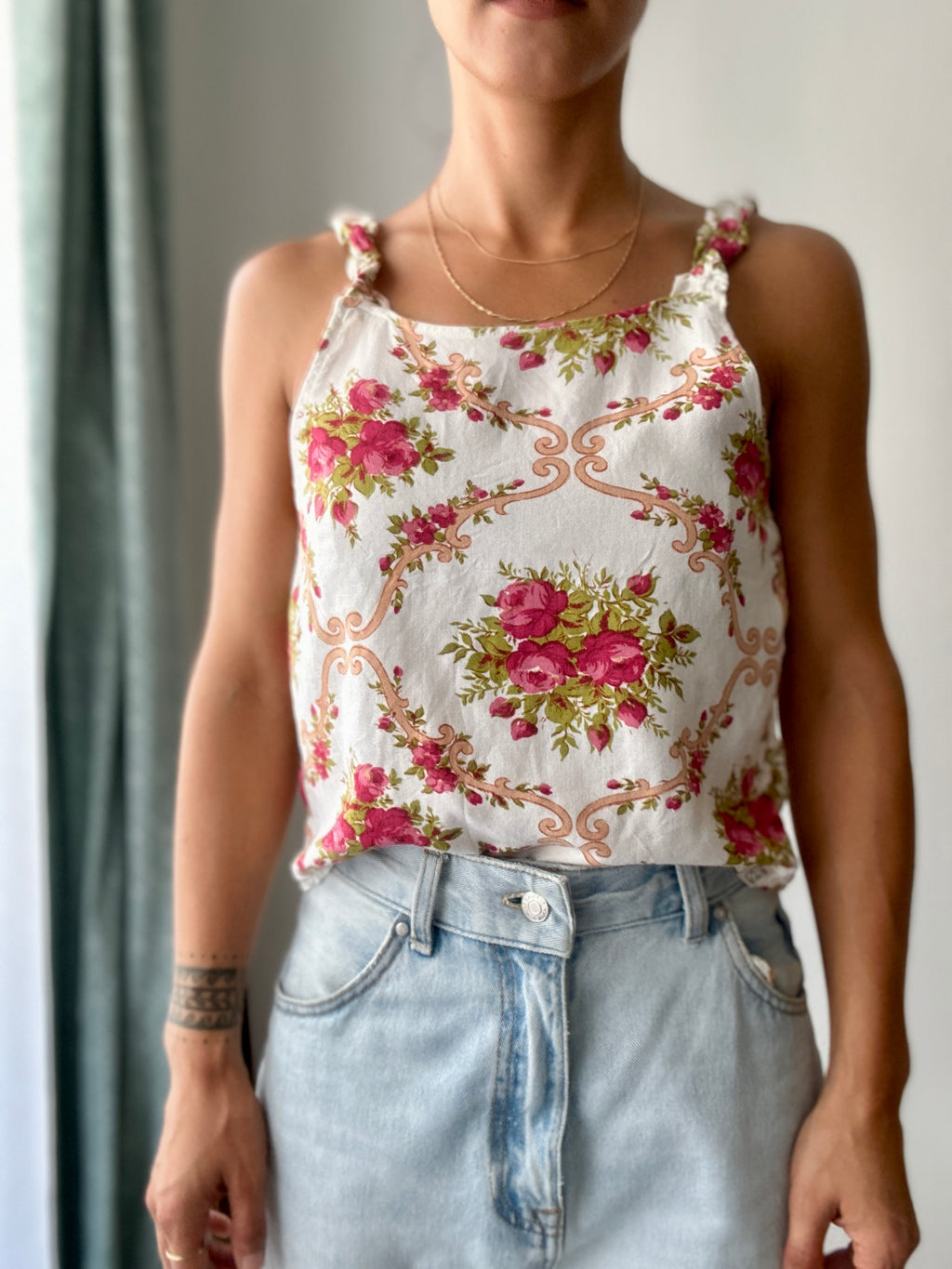 Red flower top